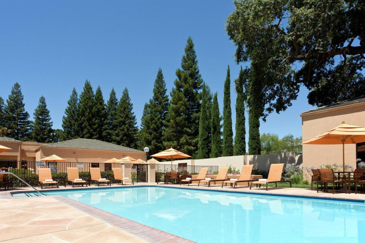 Courtyard Sacramento Airport Natomas Hotel Exterior foto