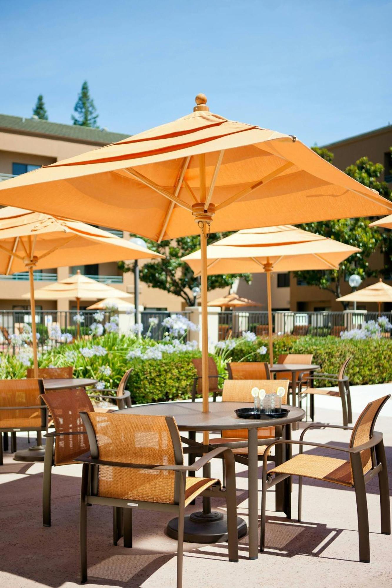 Courtyard Sacramento Airport Natomas Hotel Exterior foto