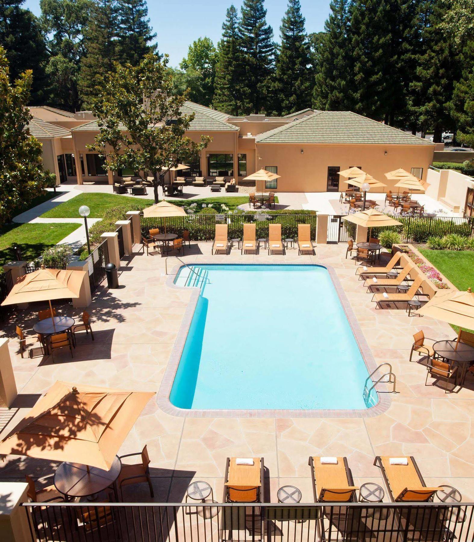 Courtyard Sacramento Airport Natomas Hotel Exterior foto