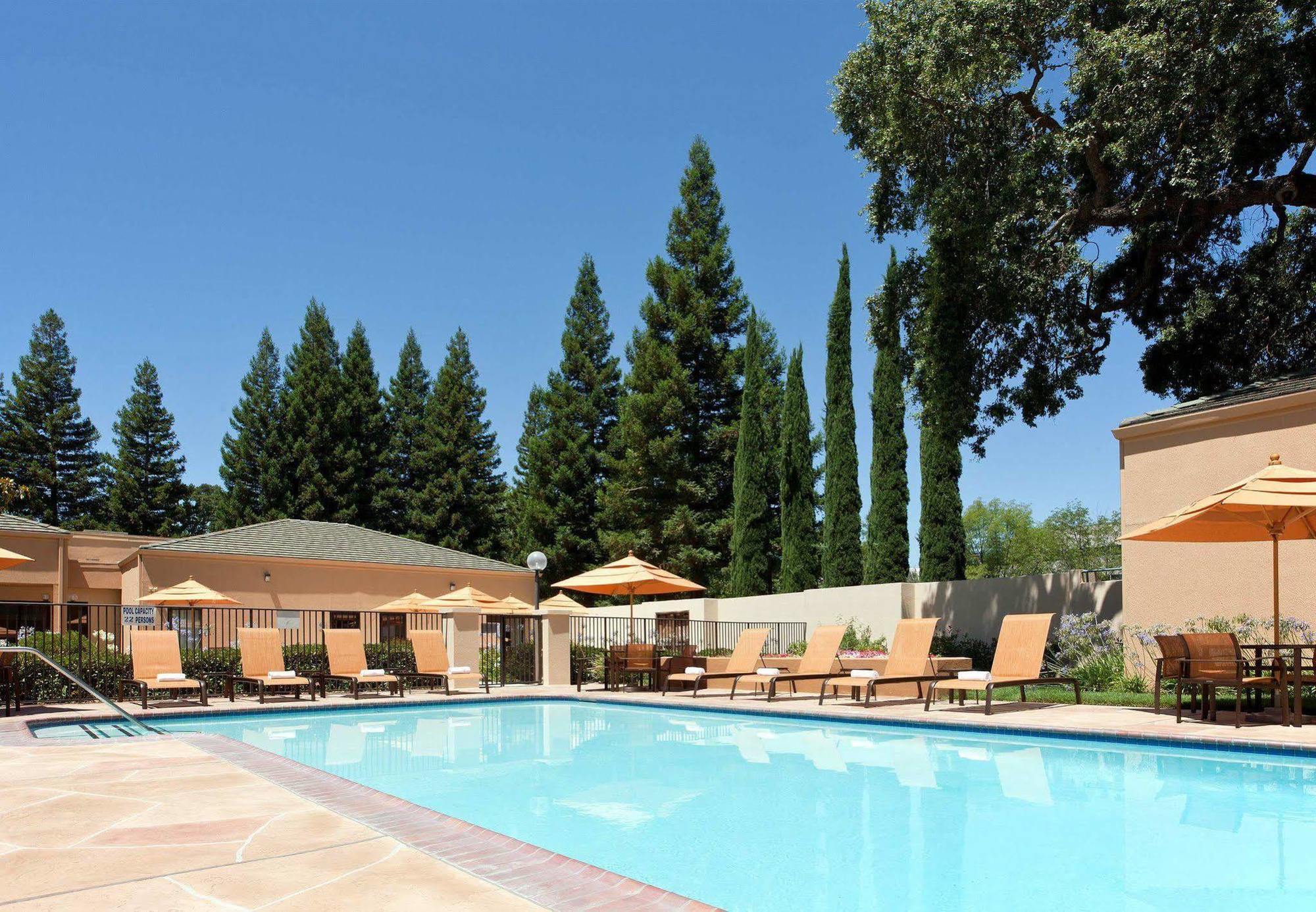 Courtyard Sacramento Airport Natomas Hotel Exterior foto